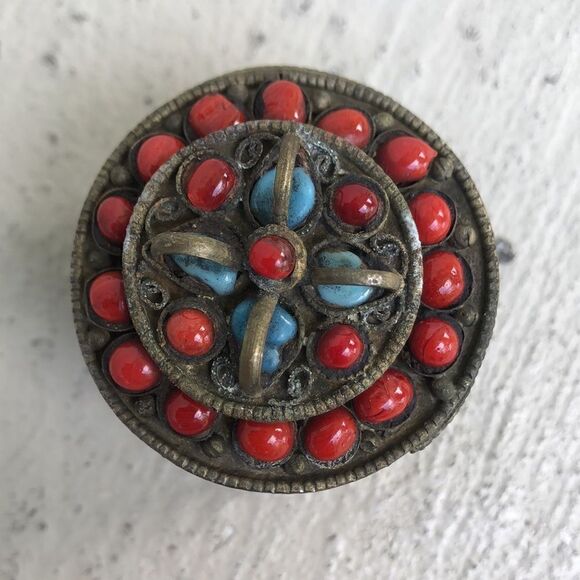 Silver artisan trinket box - Picture 5 of 7